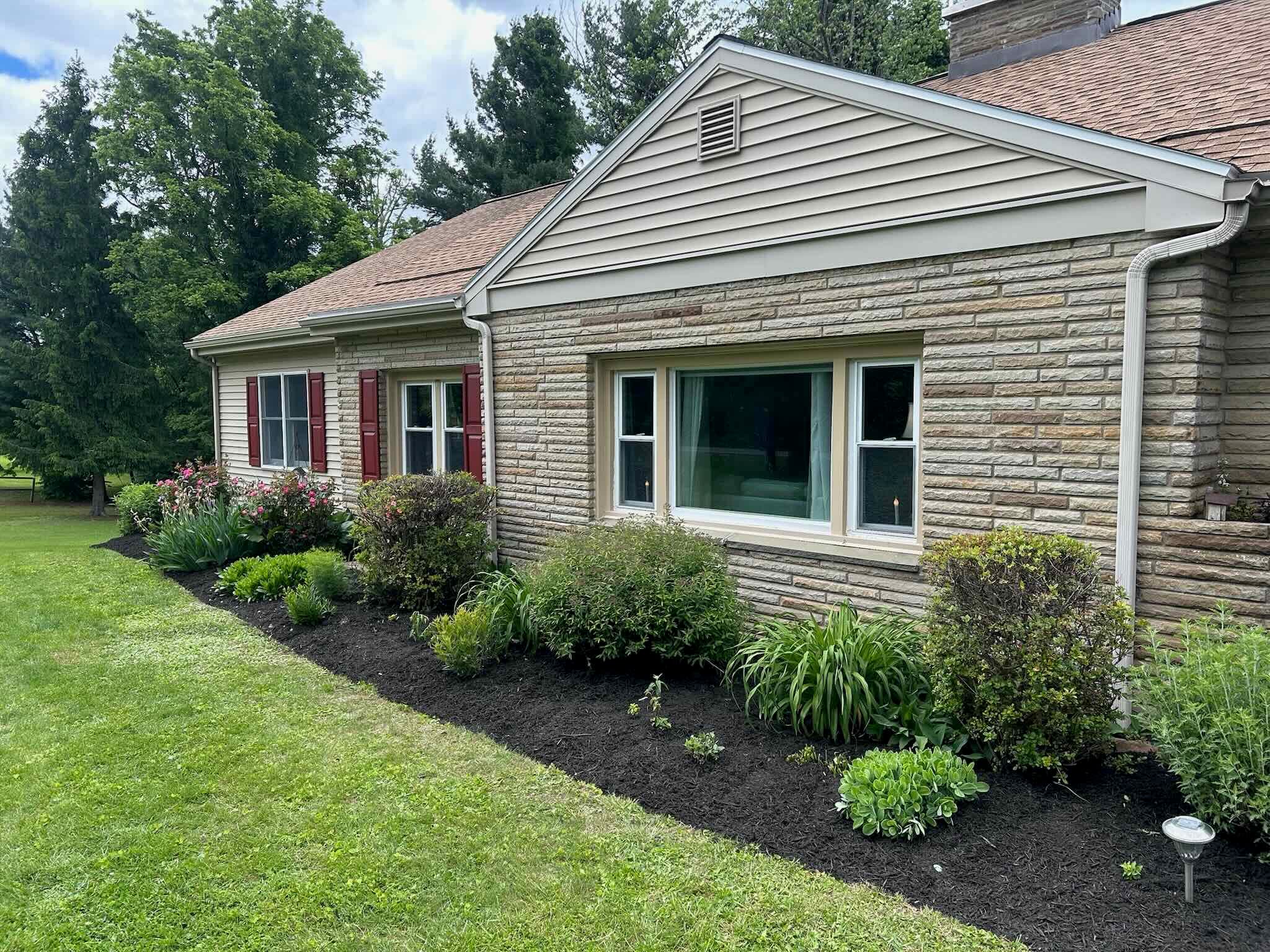 Finished bed cleanup by Iconic Landscaping
